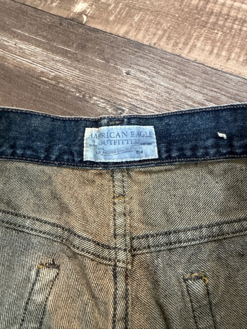 American Eagle Outfitters Men's Faded Blue Straight Leg Loose fit Jeans - Picture 2 of 3